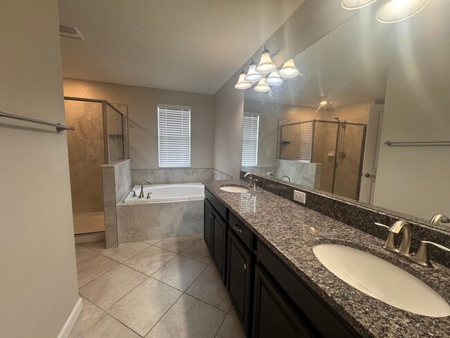 Building Photo - 4 Bedroom/3 Bathroom Enclave at Terra Bella