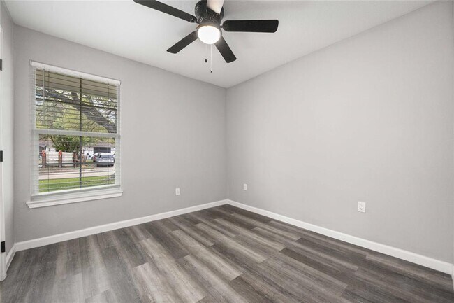 Building Photo - 6327 Mardale Dr
