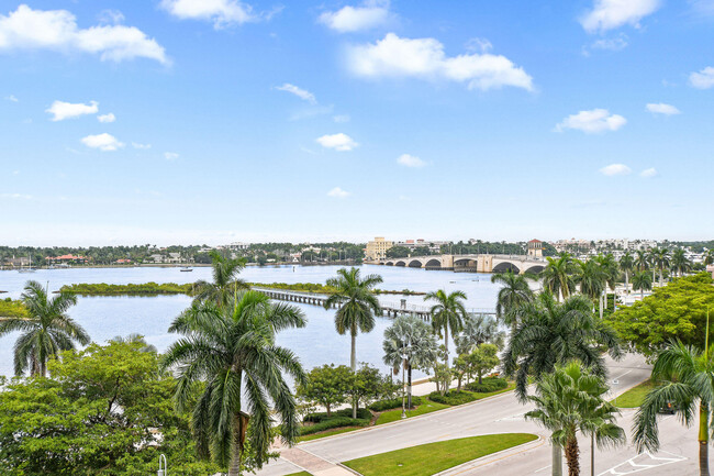 Building Photo - 529 S Flagler Dr