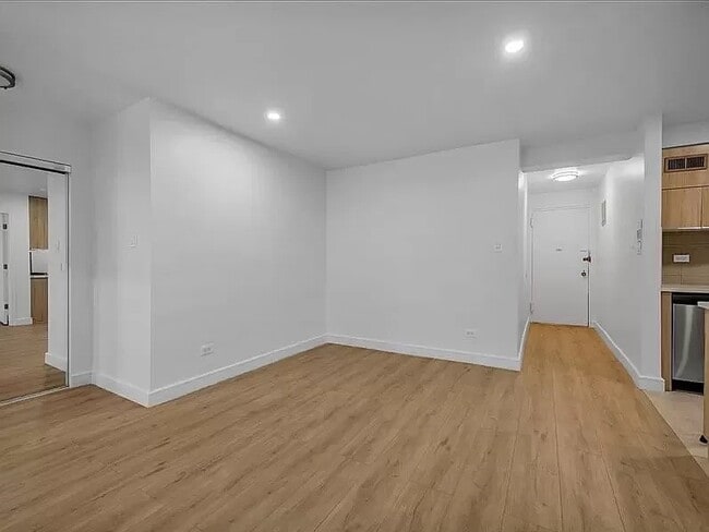 Building Photo - 880 68th St