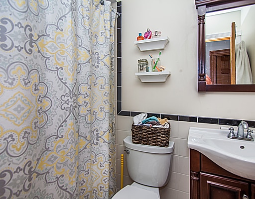 Building Photo - 137 Charles St