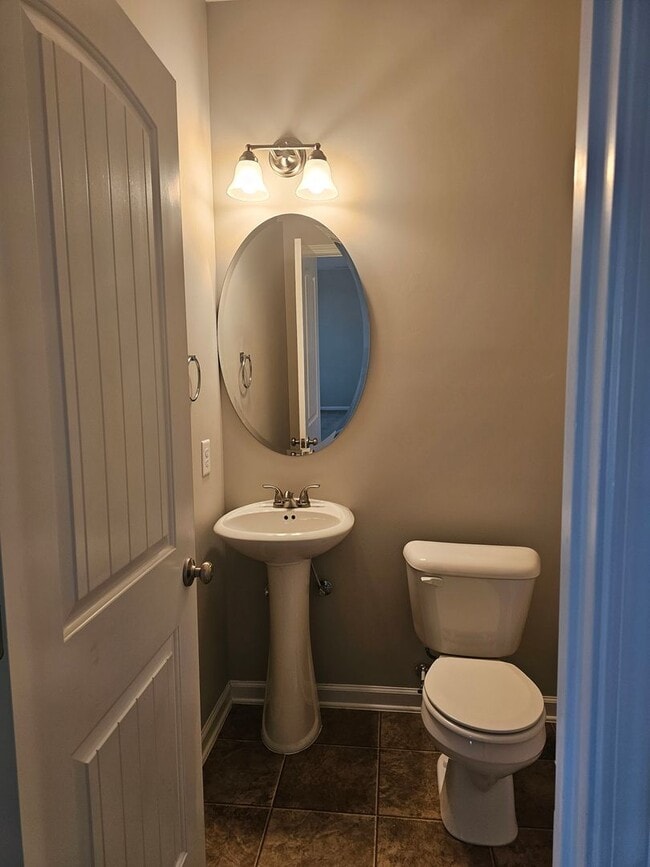 Building Photo - Marvelous 3 Bedroom Home in Lexington Plantation!