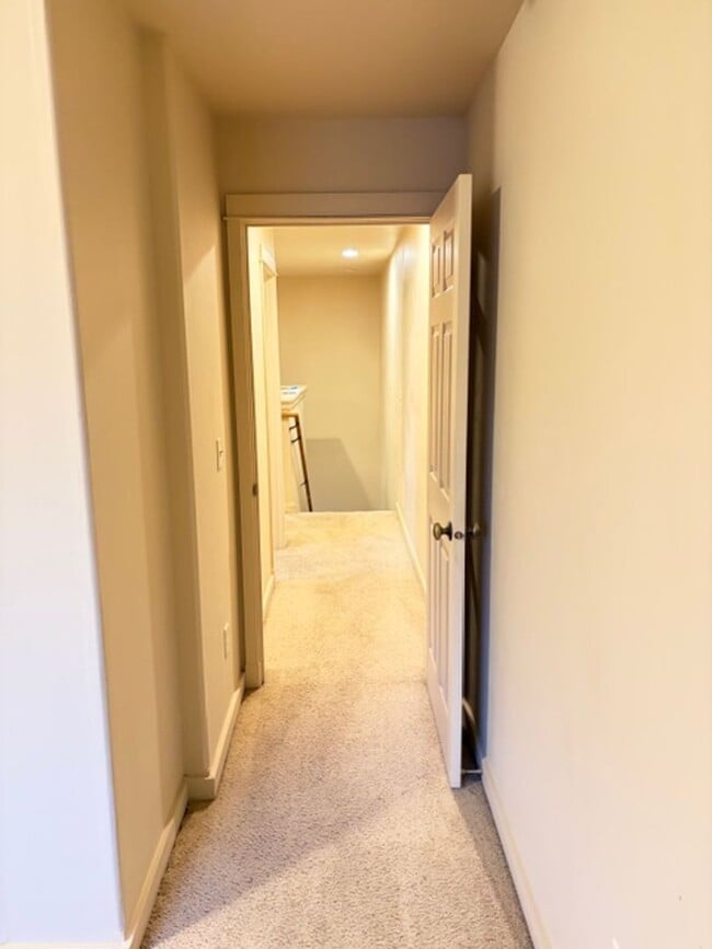 Building Photo - 3 Bedrooms 2 1/2 Bathroom Bozeman Townhouse - Great Location