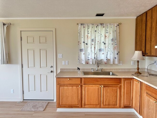 Building Photo - Newly Renovated 700 Sq. Ft. Attached Studio for Rent – Wailuku