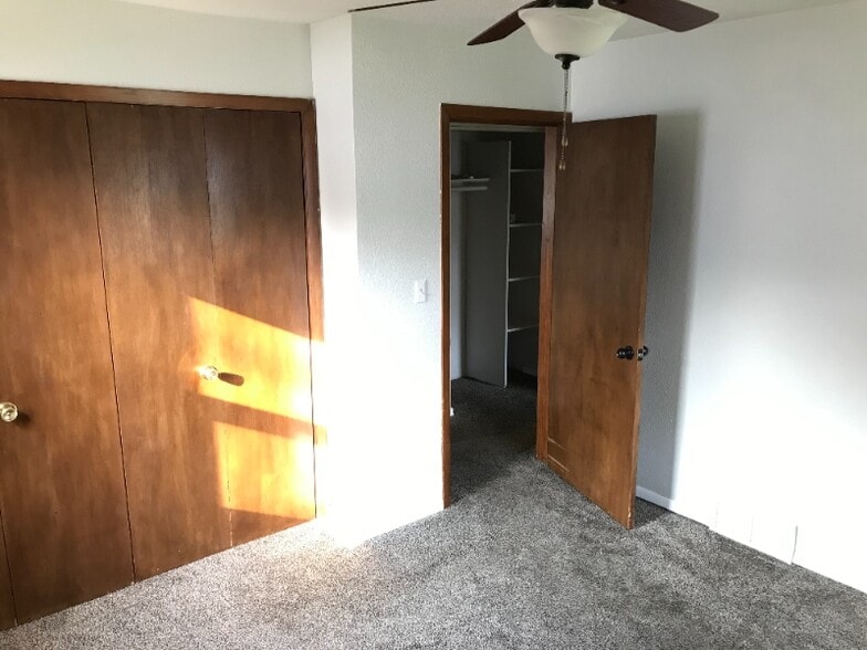 Building Photo - 2909 E Claudette Dr