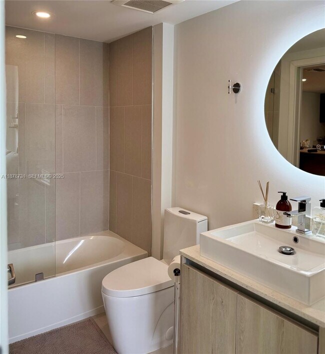 Building Photo - 13800 Highland Dr