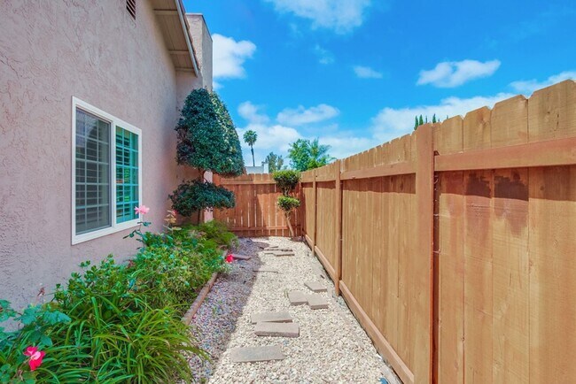 Building Photo - Single Story Oceanside Home Available July...