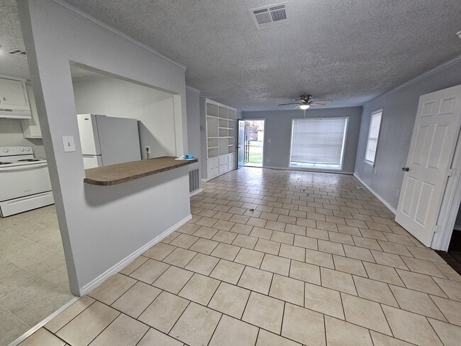 Building Photo - 2505 NW Lincoln Ave