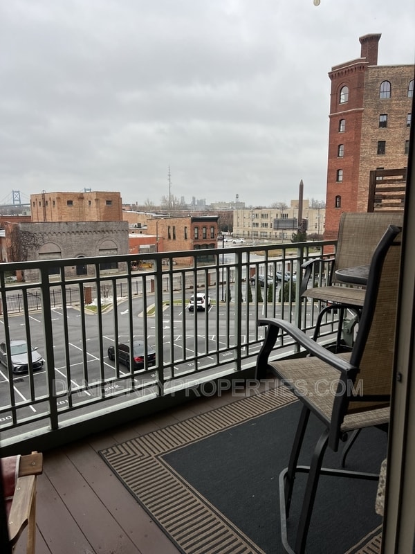 Building Photo - 745 Washington St