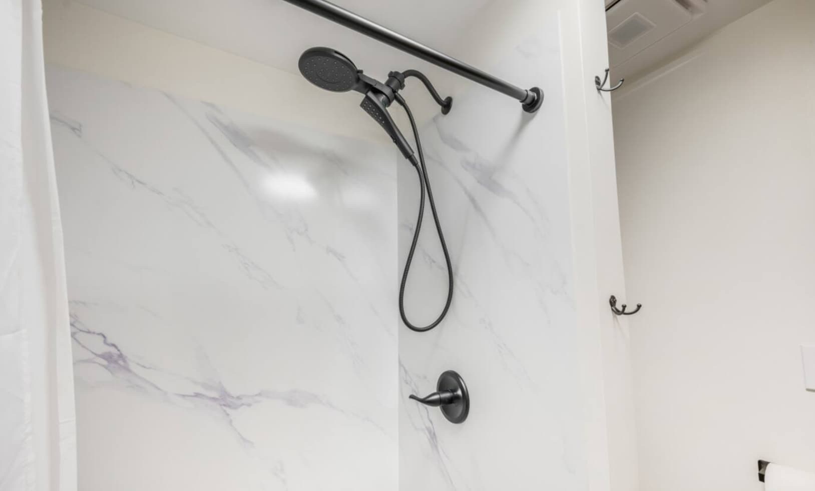 Shower - 1100 Rice Ln