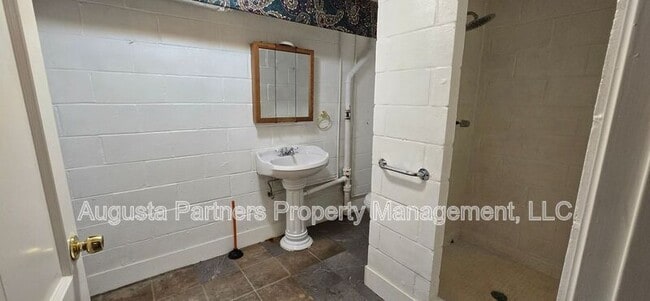 Building Photo - 289 Ashbrook Dr