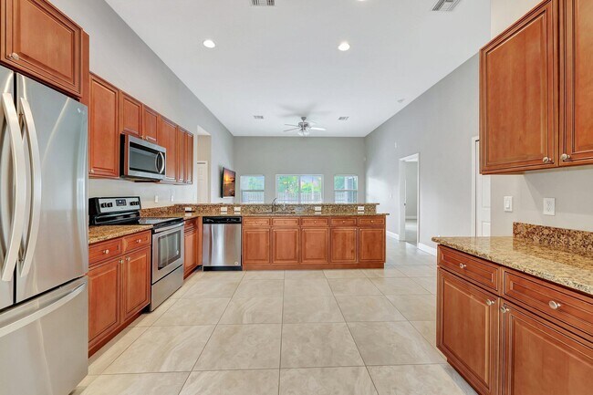 Building Photo - 348 SW Millard Dr