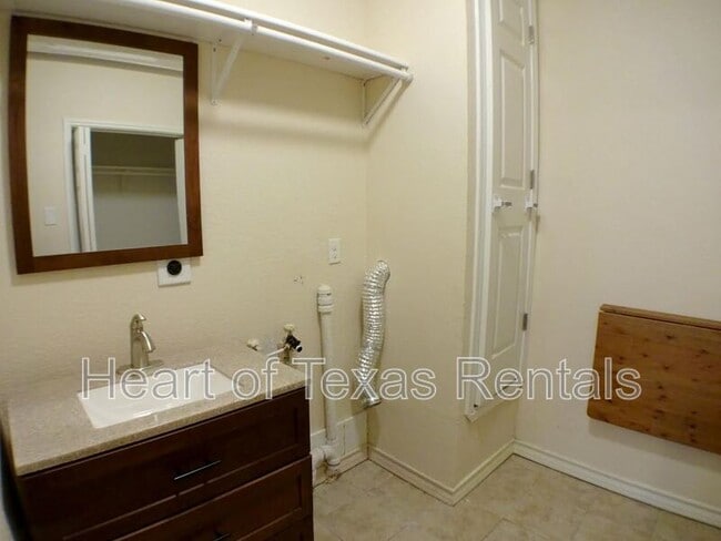 Building Photo - 2729 Proctor Ave