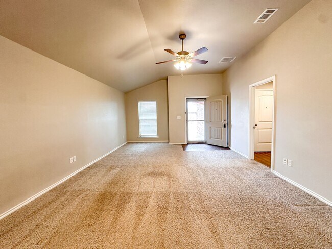 Building Photo - 3/2/2 Home in Windstone!
