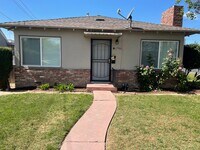 Building Photo - Darling 1 bedroom home ready for you