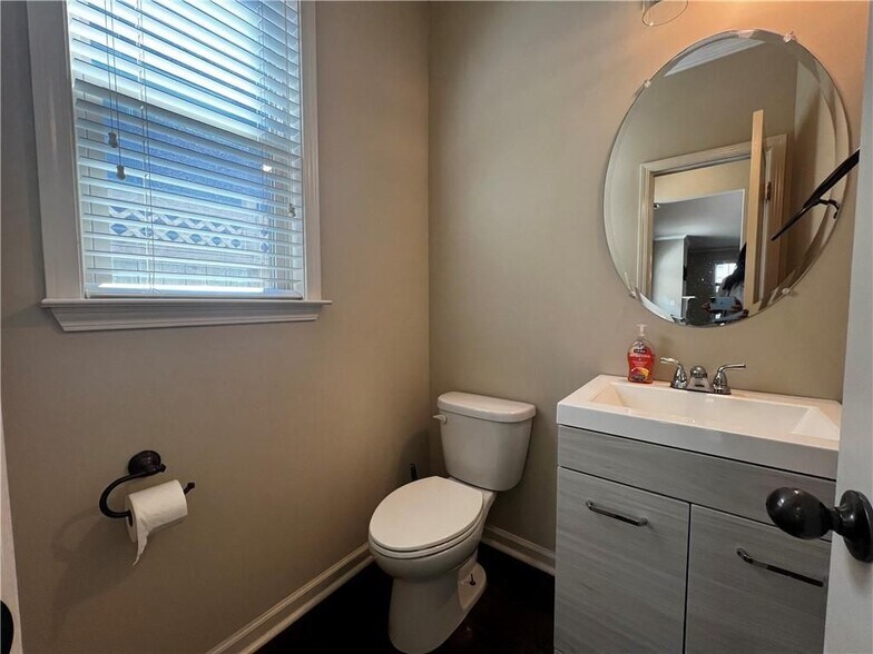 Building Photo - 750 Village Field Ct NW