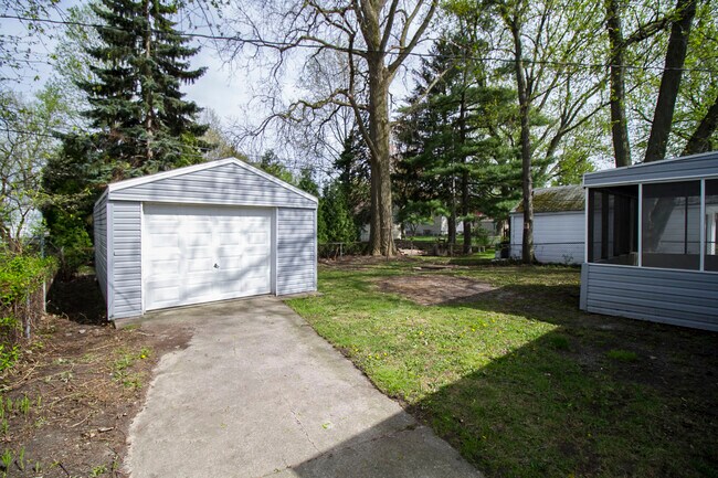 Building Photo - 1421 Pennelwood Dr