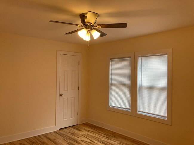 Building Photo - 2 Bedroom  Renovated Century Home Modern S...