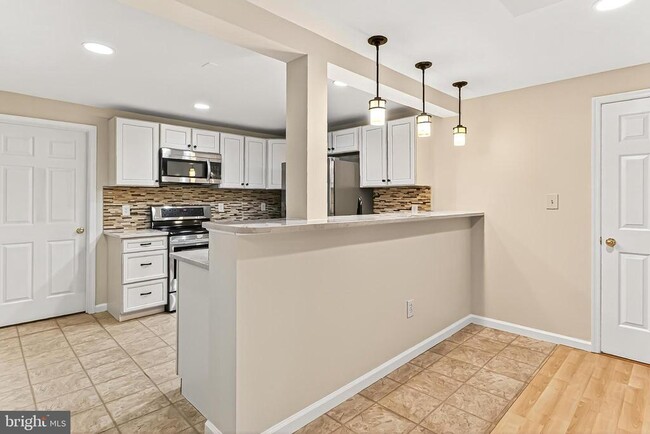 Building Photo - 47497 Saulty Dr