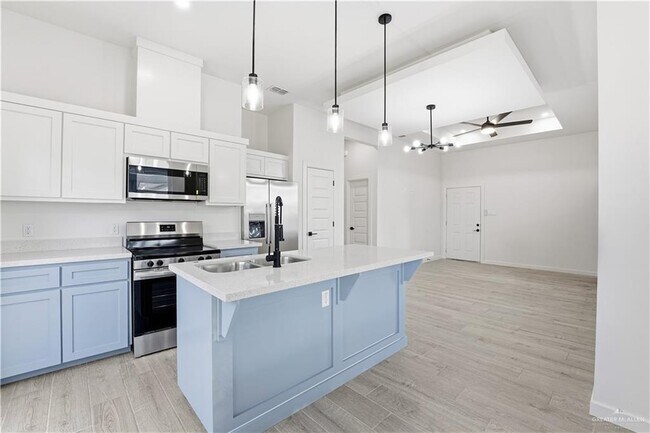 Building Photo - 12 Notre Dame Ave