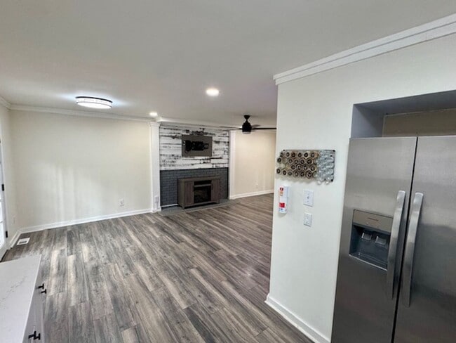 Building Photo - UP TO $500 OFF ONE MONTH!