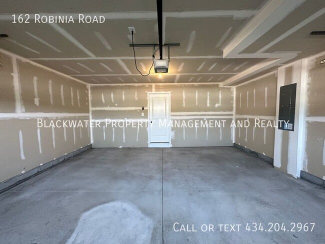Building Photo - 162 Robinia Rd
