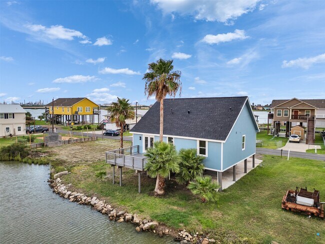 Building Photo - 7016 Delesandri Dr