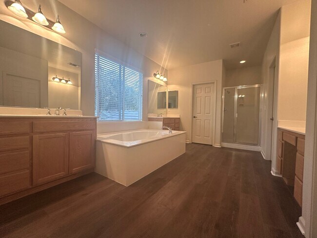 Building Photo - Reduced Price! Spacious 5 Bed, 3 Bath home...