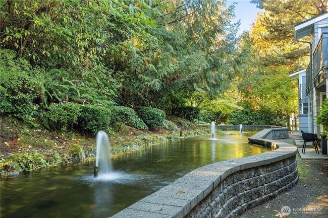 Building Photo - 2Bd/1.75Ba Kirkland Condo