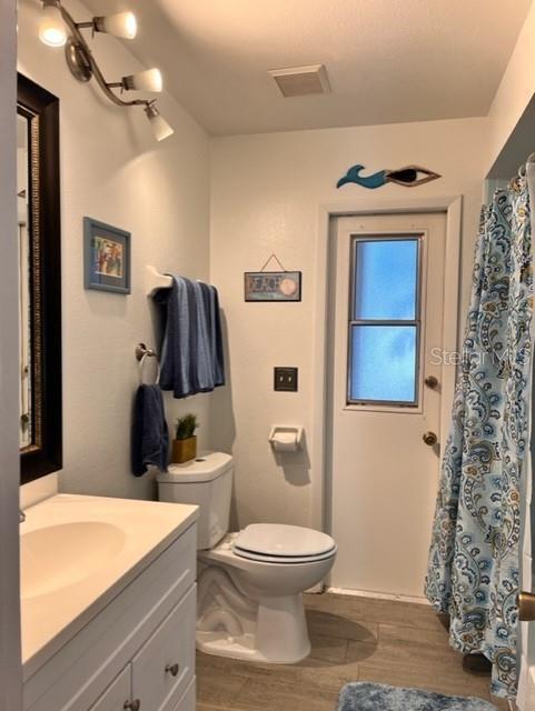 Building Photo - 22497 Glen Ave