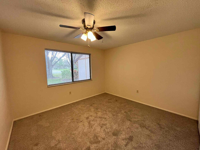 Building Photo - 202 Corkwood Ln