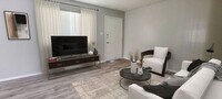 Building Photo - Cozy 1 Bed, 1 Bath + Unlimited Laundry!