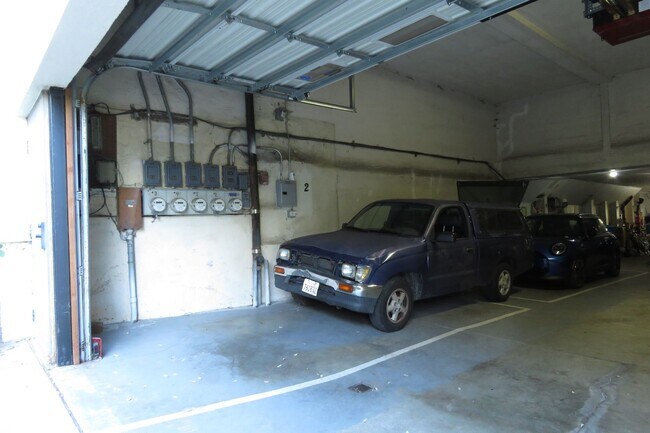 Building Photo - Hidden Gem with Outrageous Views - 1 Bedroom w/ Parking