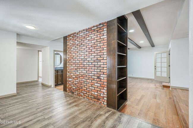 Building Photo - 4945 Vista Grande Cir