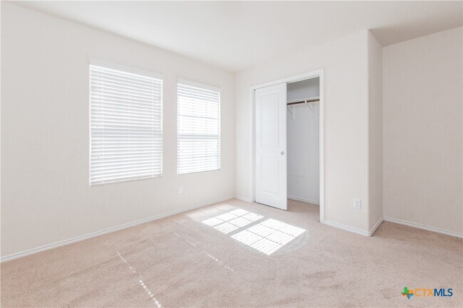 Building Photo - 3903 Endicott Dr