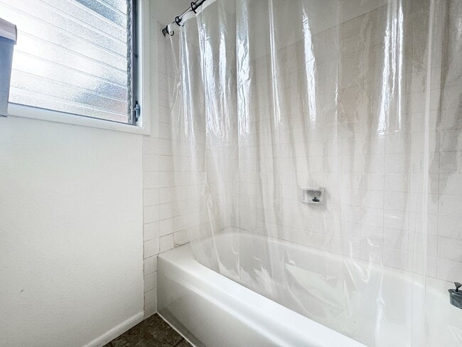 Building Photo - Pet Friendly Kaneohe Townhouse with Covere...