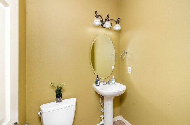 Building Photo - Stylishly updated 4 BedroHome in Park at Creekside — Ideal Location, Great Schools, Modern Comfor...