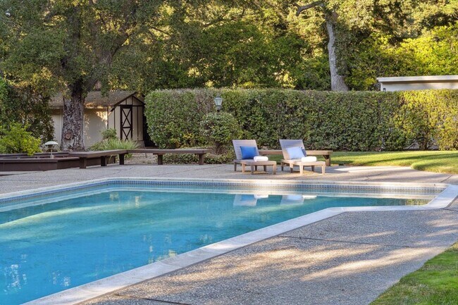 Building Photo - 243 Selby Ln