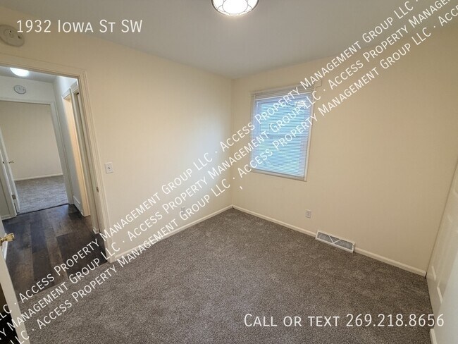 Building Photo - 1932 Iowa St SW