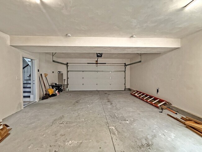 Building Photo - 16 Adelle Circuit
