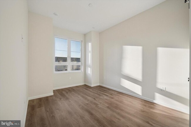 Building Photo - 105 N 63rd St