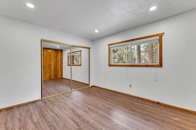 Building Photo - Mountain Lodge Home 1 Mile Away from the C...