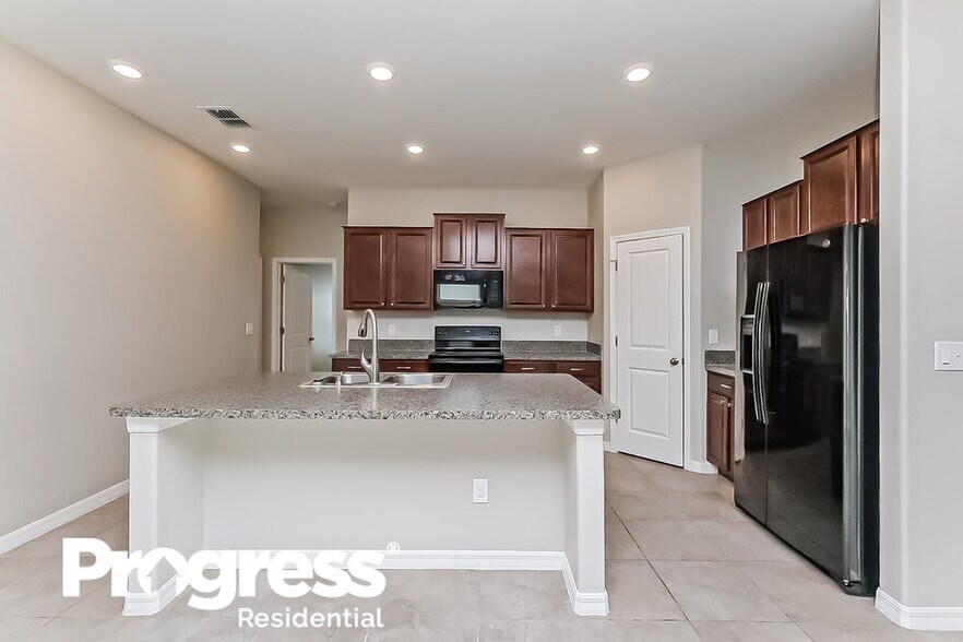 Building Photo - 11222 Leland Groves Dr