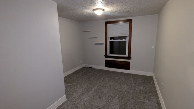 Building Photo - Charming 3-bedroom, 1-bathroom home located in the vibrant city of Akron