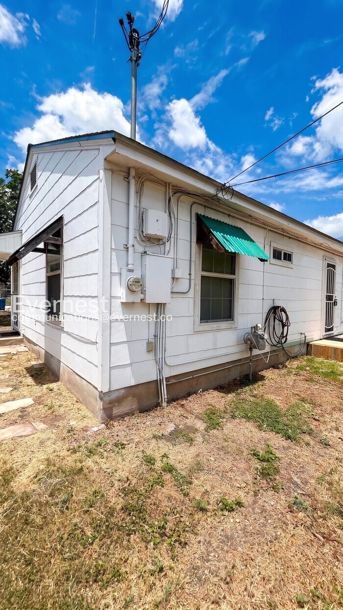 Building Photo - 118 Cravens Ave