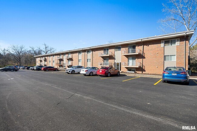 Building Photo - 2913 W Cannes Dr