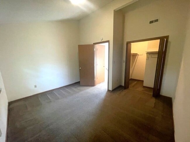 Building Photo - 3 Bedroom Townhome Close to College Avenue