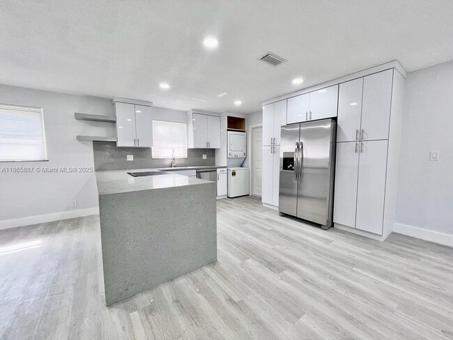 Building Photo - 427 N 24th Ave