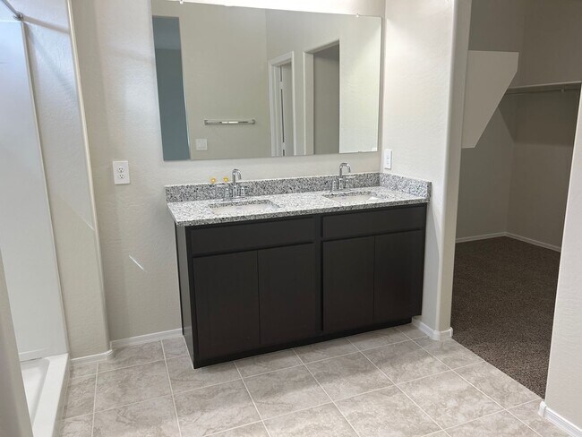 Building Photo - Brand New 4 Bedroom Home