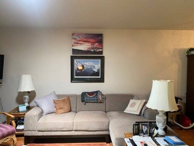 Building Photo - 6836 Oakmont Dr